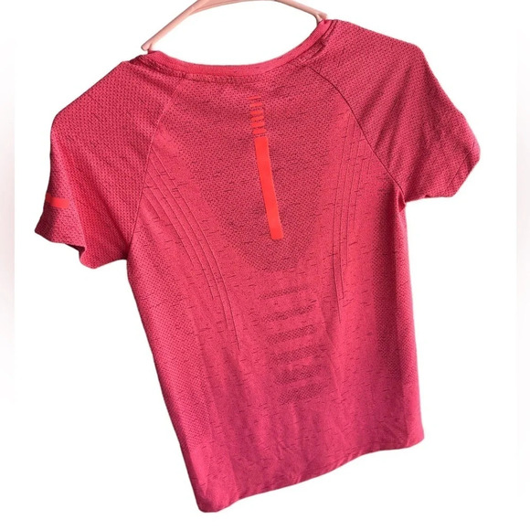 UNDER ARMOR Pink Short Sleeves Athletic Tee Size  XS - Picture 8 of 9
